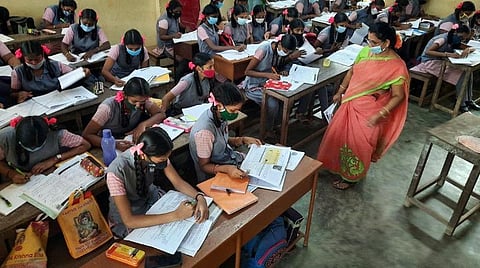 அரசு பள்ளிக்கு நிதி அளிப்பதே நீதி