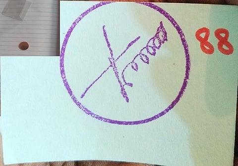 உள் படம்: தங்கக் காசு, வெளிப்படம்: திமுகவினர் வழங்கிய டோக்கன் | படங்கள்: எஸ்.குருபிரசாத்.