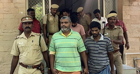 காவல் துறை விசாரணைக்கு அன்பு ஜூபின் பேபியை போலீஸார் அழைத்து செல்கின்றனர்.