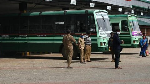 மாற்றுத் திறனாளிகள் ஆவணத்தை காண்பித்தபோதும் கட்டணமில்லா பயணத்துக்கு அனுமதிக்க மறுக்கும் நடத்துநர்கள் மீது நடவடிக்கை