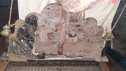 கும்பகோணம் ஆதிகும்பேஸ்வரர் கோயிலில் பல்லக்கிலிருந்து வெள்ளி தகடு திருட்டு - ஒருவர் கைது