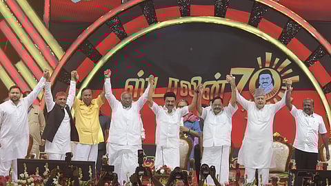 முதல்வர் மு.க.ஸ்டாலின் பிறந்தநாள் விழா பொதுக்கூட்டம் சென்னை நந்தனம் ஒய்எம்சிஏ மைதானத்தில் நேற்று நடந்தது. இதில், அகில இந்திய காங்கிரஸ் கமிட்டி தலைவர் மல்லிகார்ஜுன கார்கே, ஜம்மு காஷ்மீர் முன்னாள் முதல்வர் பரூக் அப்துல்லா, சமாஜ்வாதி கட்சி தலைவர் அகிலேஷ் யாதவ், பிஹார் துணை முதல்வர் தேஜஸ்வி யாதவ், திமுக பொதுச் செயலாளர் துரைமுருகன், திமுக பொருளாளர் டி.ஆர்.பாலு, அமைச்சர் மா.சுப்பிரமணியன் உள்ளிட்டோர் கலந்து கொண்டனர்.படம்: ம.பிரபு