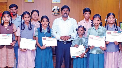 திருச்சி | ‘இந்து தமிழ் திசை’, ‘வாக்கரூ’ சார்பில் போட்டிகளில் வெற்றி பெற்ற மாணவர்களுக்கு பரிசுகள்: ஆட்சியர் வழங்கினார்