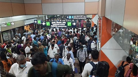 தொழில்நுட்ப கோளாறால் மெட்ரோ ரயில் சேவை பாதிப்பு: அலைமோதிய பயணிகள் கூட்டம்