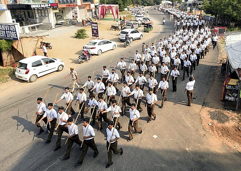 கேட்கும் இடங்களில் எல்லாம் பேரணிக்கு அனுமதி இல்லை - தமிழக அரசு தரப்பில் வாதம்