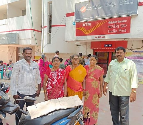 மனு அளிக்க வந்த அசிரியர் கூட்டமைப்பு