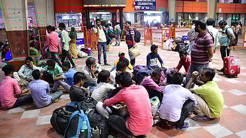 வடமாநில தொழிலாளர்கள் விவகாரம் - ட்விட்டரில் வதந்தி பரப்பியவர்மீது கோவை சைபர் கிரைம் போலீஸார் வழக்கு