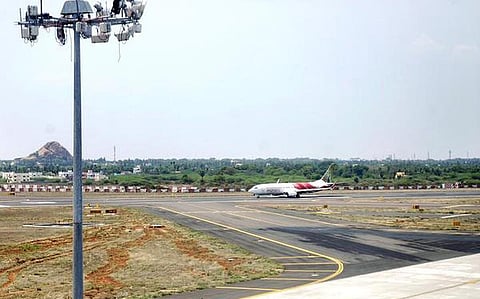 மதுரை விமான நிலைய ஓடுபாதை விரிவாக்கத்தில் முட்டுக்கட்டை: முதல்வர் தலையிட வர்த்தகர்கள் எதிர்பார்ப்பு