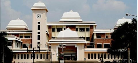 பெண் ஊழியர் பணி நீக்கம் செய்யப்பட்ட விவகாரம் - பெரியார் பல்கலை., பதிவாளரை கைது செய்ய உத்தரவு