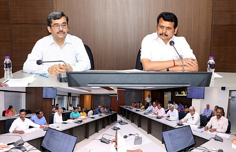 அமைச்சர் தலைமையில் நடைபெற்ற ஆய்வுக் கூட்டம்