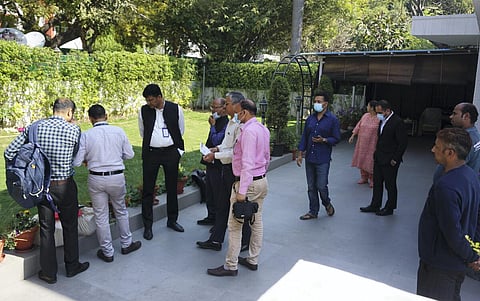 ஊழல் வழக்கில் லாலுவிடம் சிபிஐ விசாரணை - எதிர்க்கட்சிகள் விமர்சனம்