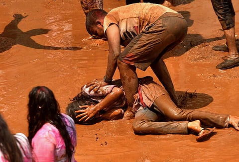 ஹோலி பண்டிகையில் தெலங்கானாவில் 5 பேர் உயிரிழப்பு