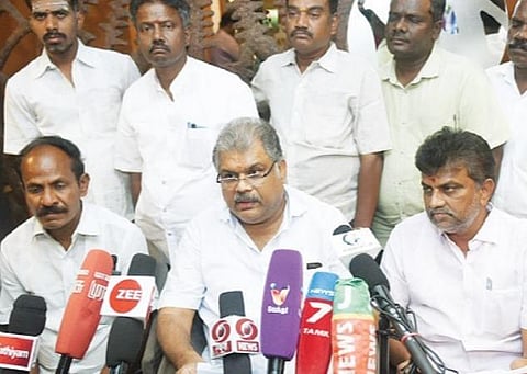 வேலூரில் நேற்று செய்தியாளர்களை சந்தித்த தமிழ் மாநில காங்கிரஸ் தலைவர் ஜி.கே.வாசன்.படம்: வி.எம்.மணிநாதன்.