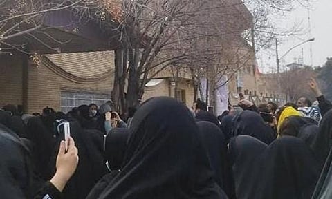 5,000 மாணவிகளுக்கு விஷம் வைக்கப்பட்ட விவகாரம் | கைது நடவடிக்கையை தொடங்கியது ஈரான்