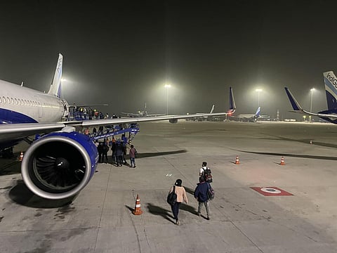 விமானத்தில் புகைப்பிடித்த இளம்பெண் பெங்களூருவில் கைது