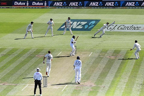 நியூஸிலாந்துக்கு எதிரான டெஸ்டில் இலங்கை அணி 305 ரன்கள் குவிப்பு
