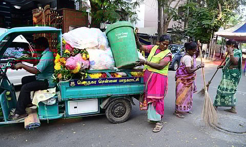 தாம்பரம் | குப்பையில் கிடந்த வைர நகை மீட்டு தந்த தூய்மைப் பணியாளர்கள்