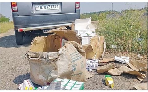 உடுமலை | காலாவதியான மருந்து பொருட்களை கொட்ட வந்த வாகனம் சிறைபிடிப்பு