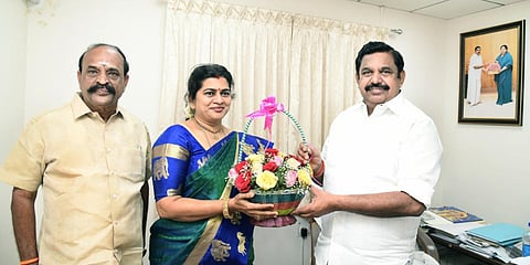 அதிமுகவில் இணைந்த அமமுக நிர்வாகி