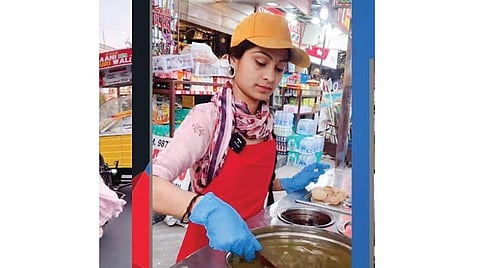 பாப்கார்ன்: இளம் பெண்ணின் ‘பானிபூரி’ பயணம்