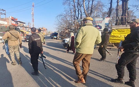 தீவிரவாத தாக்குதல் தொடர்பாக ஜம்மு காஷ்மீரில் பல்வேறு இடங்களில் என்ஐஏ சோதனை