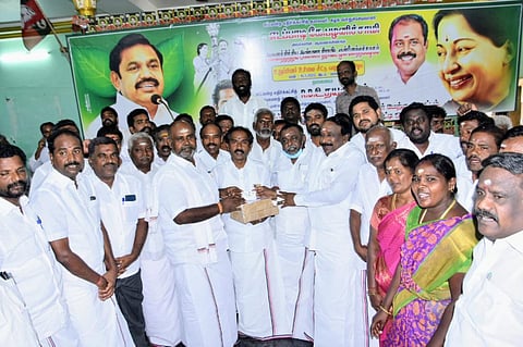 பழனிசாமி இல்லாவிட்டால் அதிமுகவை சிலர் எதிரிகளிடம் அடமானம் வைத்திருப்பார்கள் - ஆர்.பி உதயகுமார்