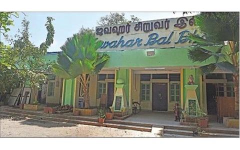 கலைகளை இலவசமாக கற்றுத்தரும் பால்பவன்.படம்: எம்.சாம்ராஜ்.