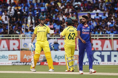 IND vs AUS | இந்திய பந்துவீச்சை சிதறடித்த மார்ஷ், ஹெட் - 11 ஓவரில் ஆட்டத்தை முடித்த ஆஸி.,