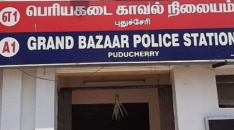 புதுவையில் அதிமுக நிர்வாகியை தாக்கி 80 பவுன் நகை, ரூ.38 லட்சம் கொள்ளை