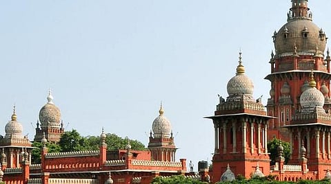 திருநீர்மலை நைனா ஏரியில் கொட்டப்பட்ட மருத்துவ கழிவுகளை அகற்ற வேண்டும்: 2 வாரம் கெடு விதித்தது உயர் நீதிமன்றம்