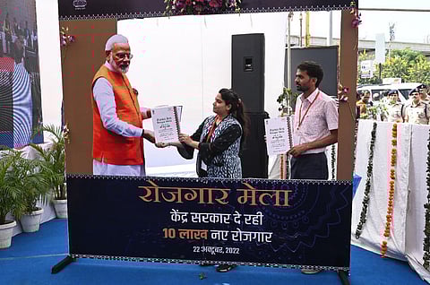 ரோஜ்கர் மேளா திட்டத்தின் கீழ் ரயில்வேயில் 50,000 பேருக்கு விரைவில் பணி ஆணை