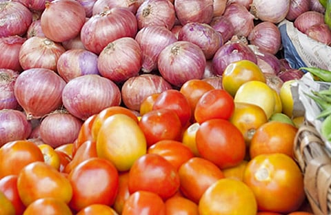 தாக்காளி மற்றும் வெங்காயம் | கோப்புப் படம்