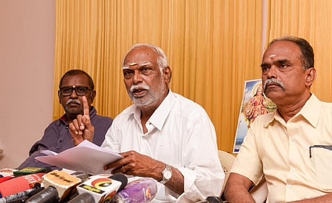 சேலத்தில் நிருபர்களுக்கு பேட்டியளித்த ஆர்எஸ்எஸ் இயக்கத்தின் மாநிலத் தலைவர் குமாரசாமி | படம்: எஸ்.குரு பிரசாத்