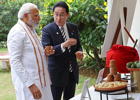 டெல்லியில் உள்ள புத்தர் ஜெயந்தி பூங்காவில் நரேந்திர மோடியுடன் பானி பூரி சாப்பிட்ட ஜப்பான் பிரதமர் ஃபுமியோ கிஷிடா