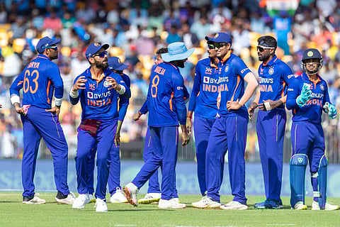 சென்னை ஒருநாள்: கட்டுப்படுத்திய ஹர்திக், குல்தீப் - ஆஸி. 269 ரன்கள் குவிப்பு