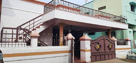 கோவில்பட்டியில் அமலாக்கத்துறையினர் சோதனை நடைபெற்று வரும் பாஜக நிர்வாகி சிவந்தி நாராயணன் வீடு.