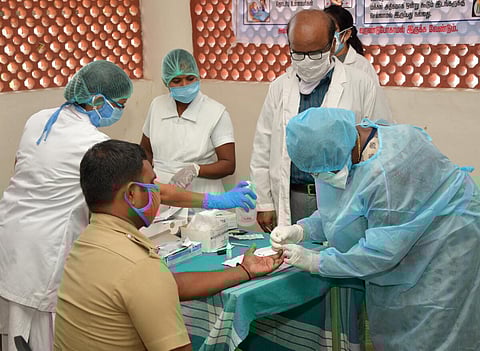 கரோனா வைரஸ் பரவல் தொடர்ந்து அதிகரிப்பு - தமிழகம் உள்ளிட்ட மாநிலங்களுடன் மத்திய அரசு இன்று ஆலோசனை