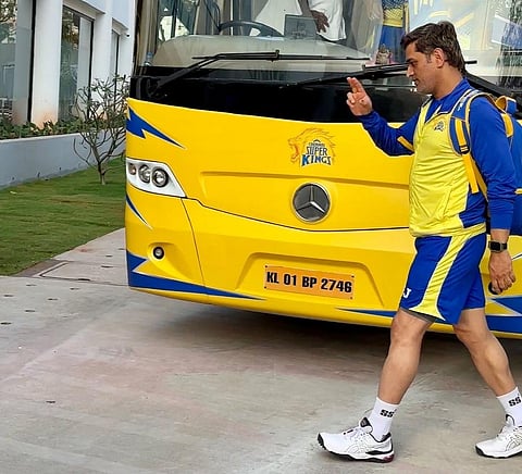 IPL 2023 | நாயகன் மீண்டும் வர்றார்... - தோனியின் என்ட்ரியும், மாஸான சிக்ஸும்!