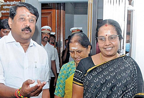 கருப்பு உடை அணிந்து வந்தது ஏன்? - சட்டப்பேரவையில் வானதி சீனிவாசன் பதில்