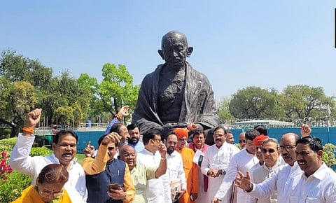 பாஜக எம்.பி.க்கள் ஆர்ப்பாட்டம்