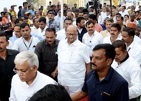 சாவர்க்கர் பற்றிய விமர்சனம் - ராகுலுக்கு சரத் பவார் அட்வைஸ்