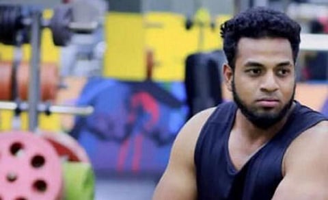 ஜிம் மாஸ்டர் ஆகாஷ்.