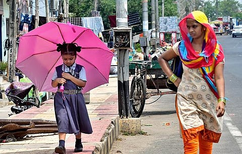 கொளுத்தும் கோடை; 1 முதல் ஒன்பதாம் வகுப்புத் தேர்வுகளை விரைந்து நடத்தவும்: அன்புமணி