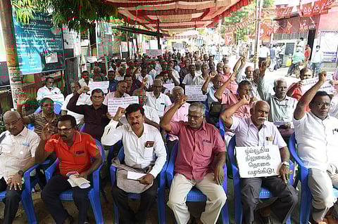 3,414 போக்குவரத்து பணியாளர்களுக்கு ரூ.1,032 கோடி பணப்பலன்: நிதி ஒதுக்கி முதல்வர் ஸ்டாலின் உத்தரவு