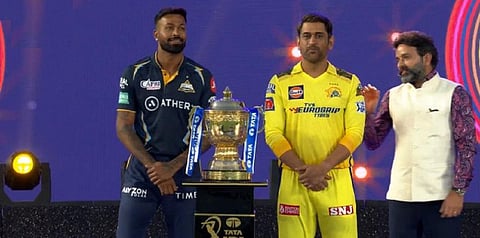 பாண்டியா மற்றும் தோனி | படம்: ட்விட்டர்