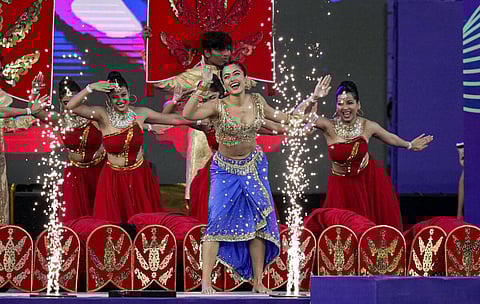 ஐபிஎல் வண்ணமயமான தொடக்க விழா: தமன்னா, ராஷ்மிகா நடனம்