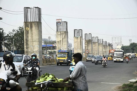 ஏற்கெனவே அமைக்கப்பட்டுள்ள தூண்கள்