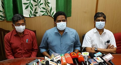 காரைக்காலில் செய்தியாளர்களிடம் பேசிய மாவட்ட ஆட்சியர் ஏ.குலோத்துங்கன்