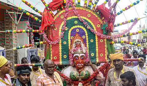 தஞ்சாவூரில் 1,000 ஆண்டு பழமையான பச்சைக் காளி, பவளக் காளி வீதியுலா புறப்பாடு