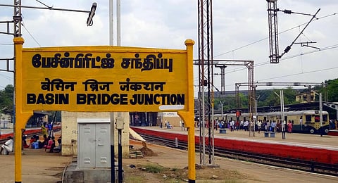 சென்னை - பேசின்பாலம் இடையே பாலப்பணி: விரைவு ரயில் சேவையில் மாற்றம்